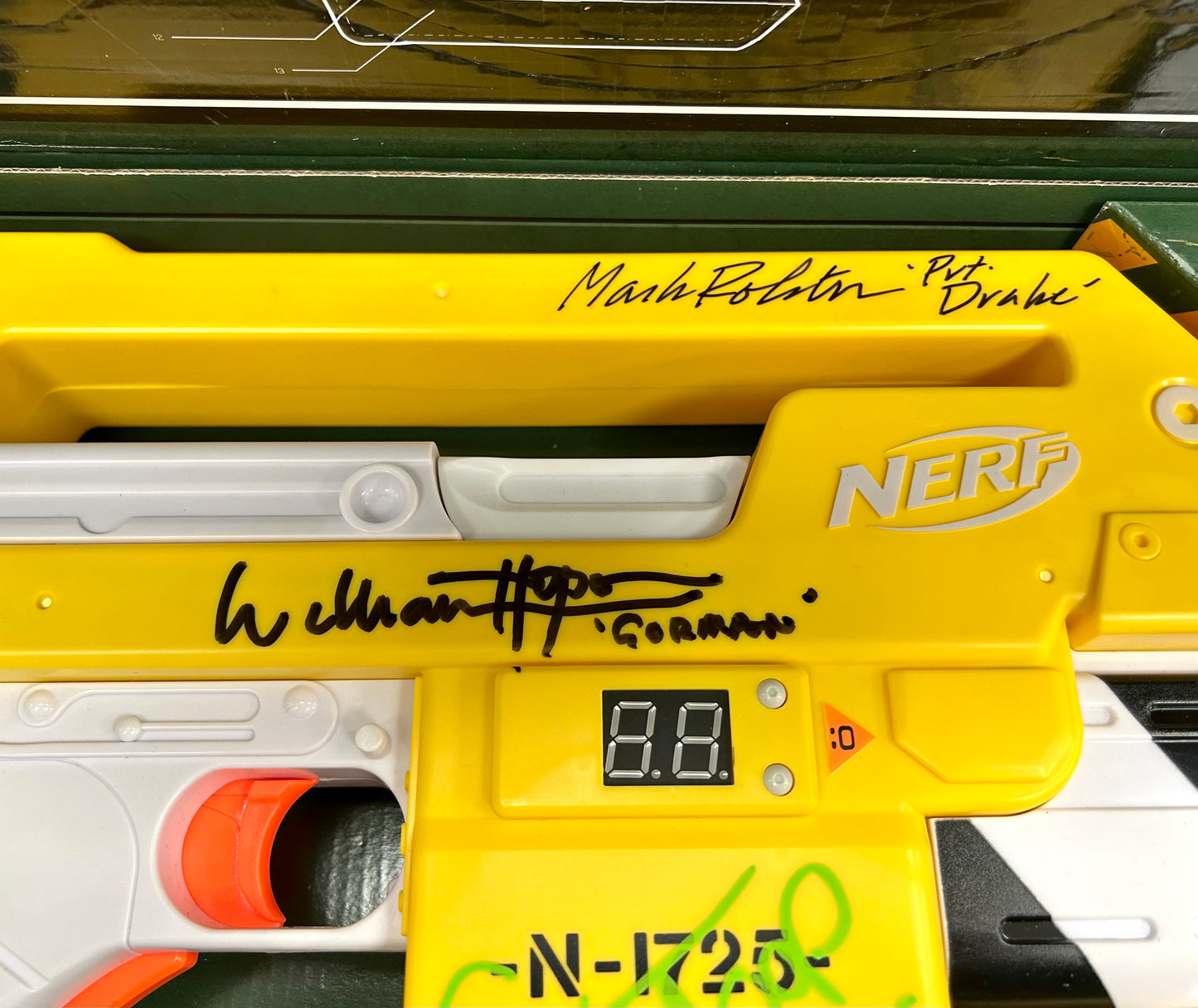 Aliens Cast Hand Signed NERF Limited Edition Hasbro Aliens M41-A Pulse Blaster F5729 Replica
