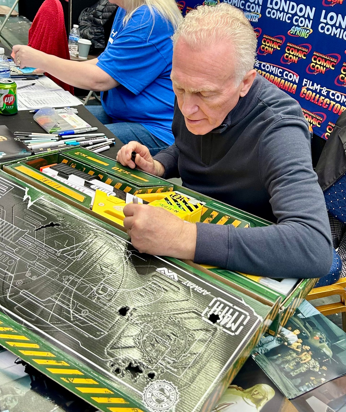 Aliens Cast Hand Signed NERF Limited Edition Hasbro Aliens M41-A Pulse Blaster F5729 Replica