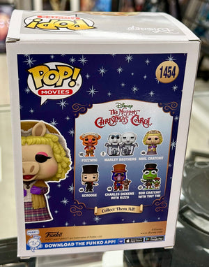 The Muppet Christmas Carol Mike Quinn Hand Signed Miss Piggy as Mrs. Cratchit 1454 Funko POP! with Triple Layer Authenticity