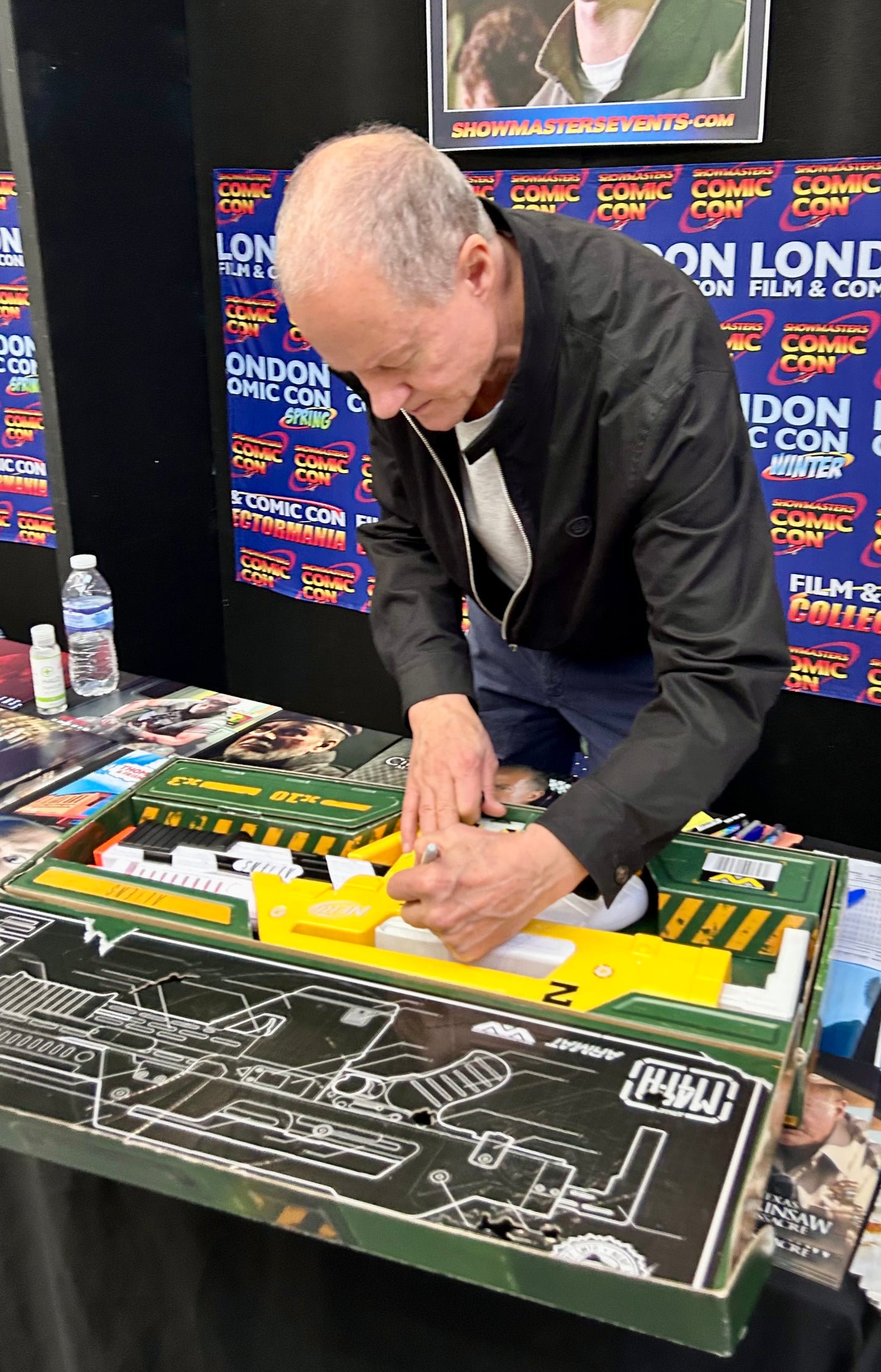 Aliens Cast Hand Signed NERF Limited Edition Hasbro Aliens M41-A Pulse Blaster F5729 Replica