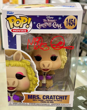 The Muppet Christmas Carol Mike Quinn Hand Signed Miss Piggy as Mrs. Cratchit 1454 Funko POP! with Triple Layer Authenticity