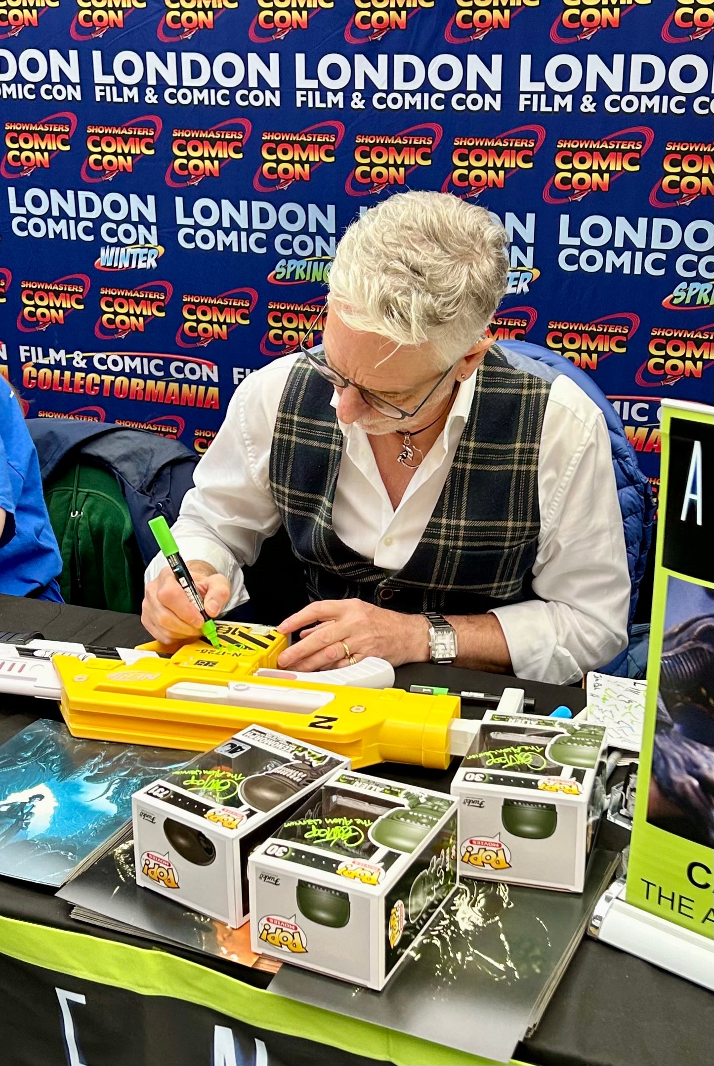 Aliens Cast Hand Signed NERF Limited Edition Hasbro Aliens M41-A Pulse Blaster F5729 Replica